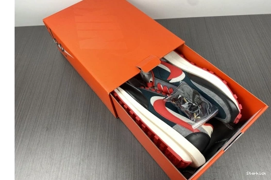 LD sacai Nike DJ4877-300 Undercover Red University Waffle 0312